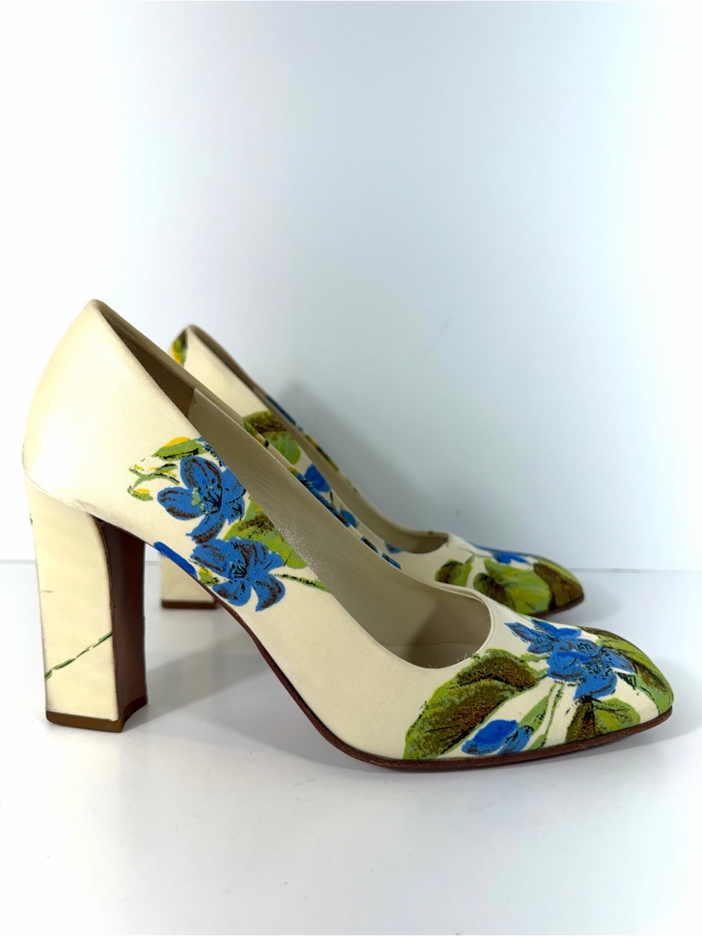 Vintage Prada Floral Print Satin Block Heel Pumps - Cream, Size 38.5 (US 8.5) - Picture 5 of 14